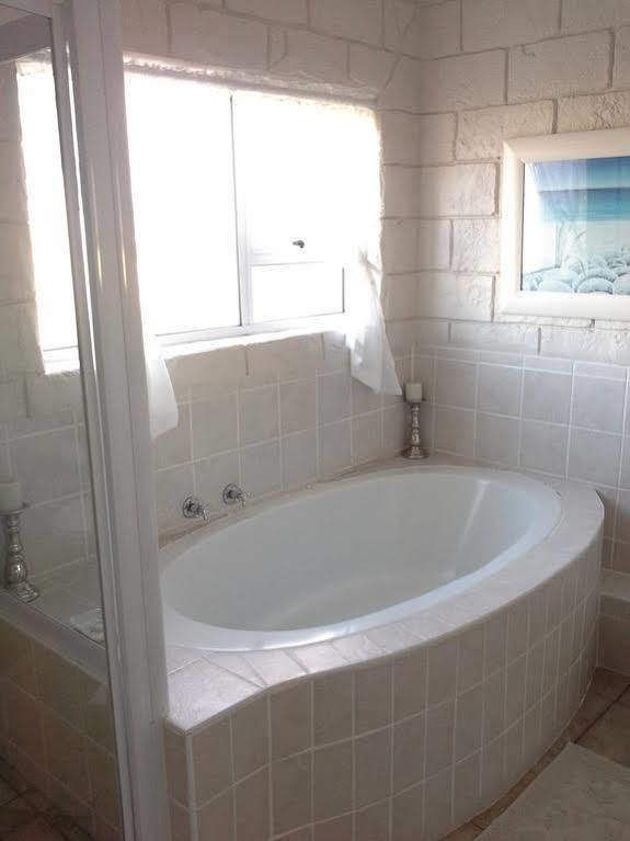 Le Mahi Guest House Langebaan Εξωτερικό φωτογραφία